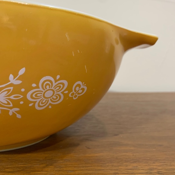 Vintage Pyrex - Butterfly Gold - 4 Qt Bowl - Picture 11 of 16